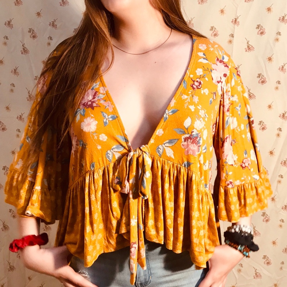 Yellow-gold front tie shirt